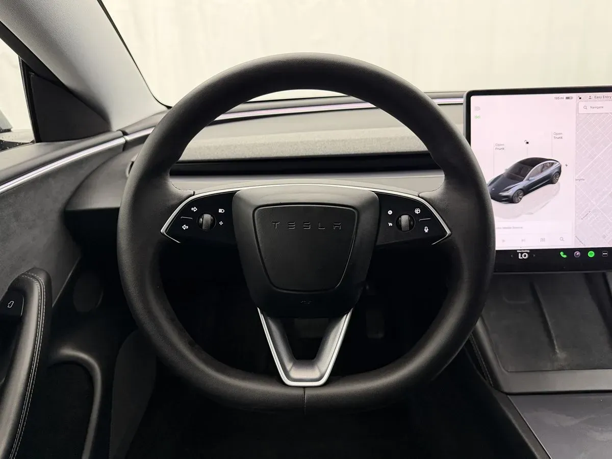 Tesla Model 3 photo 11