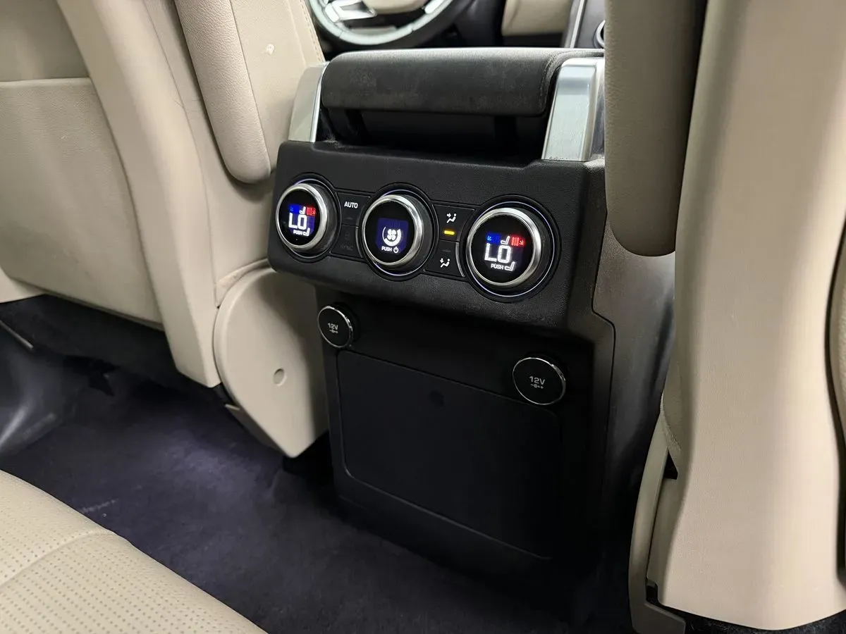 Land Rover Discovery photo 39