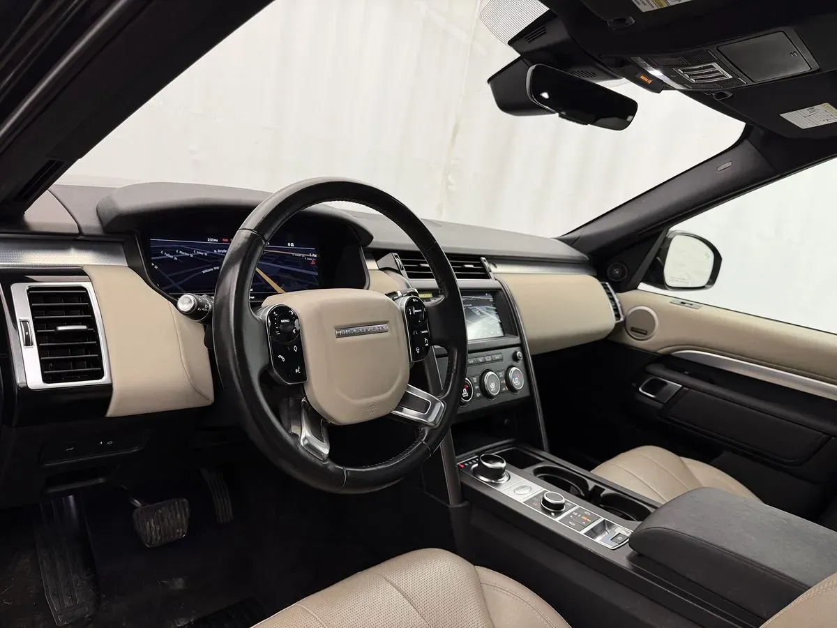 Land Rover Discovery photo 8