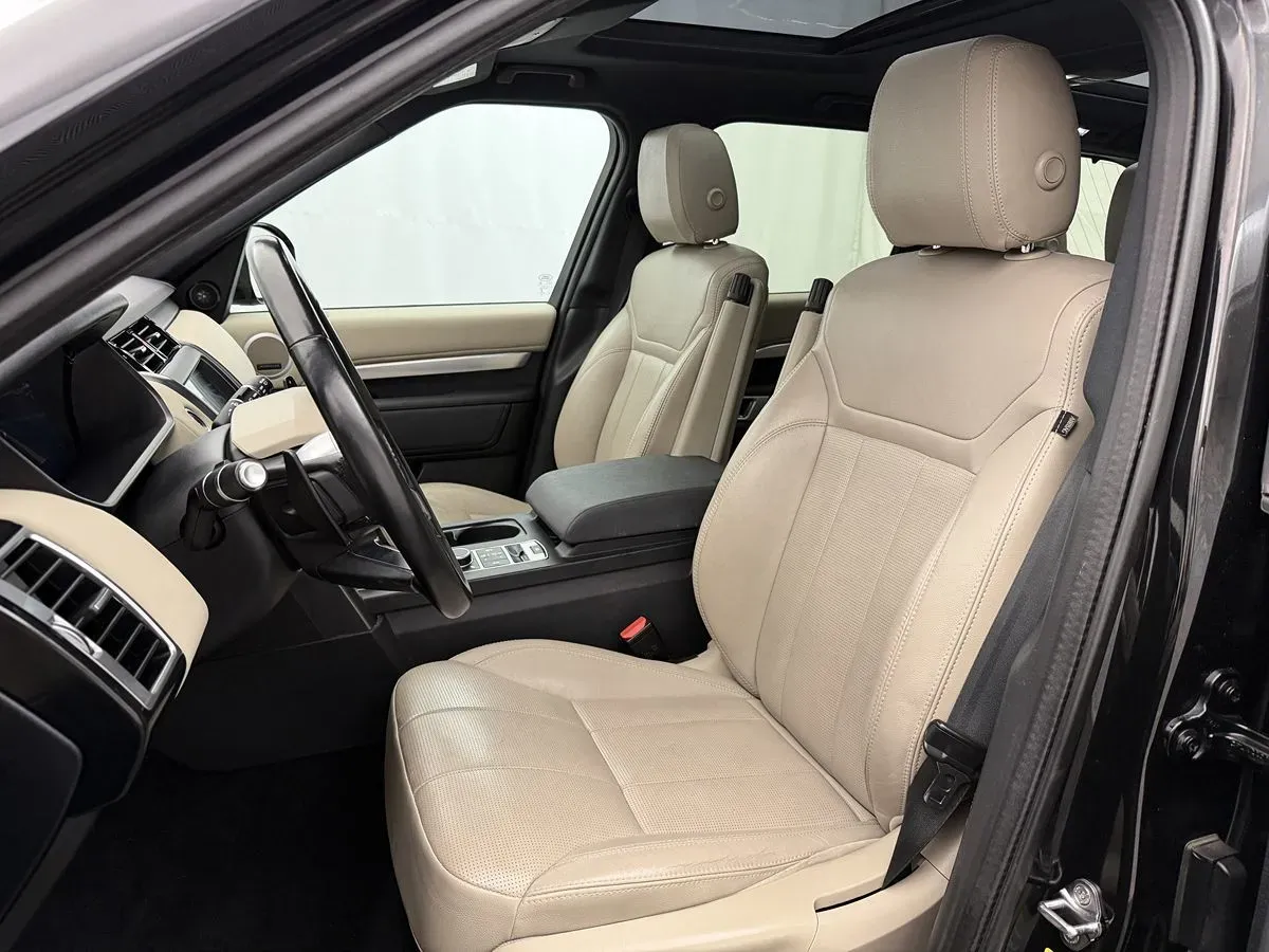 Land Rover Discovery photo 9