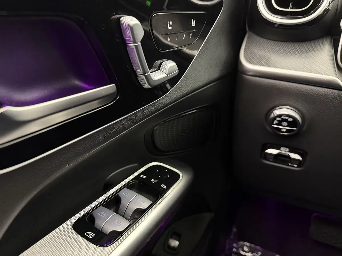 Mercedes-Benz GLC photo 17