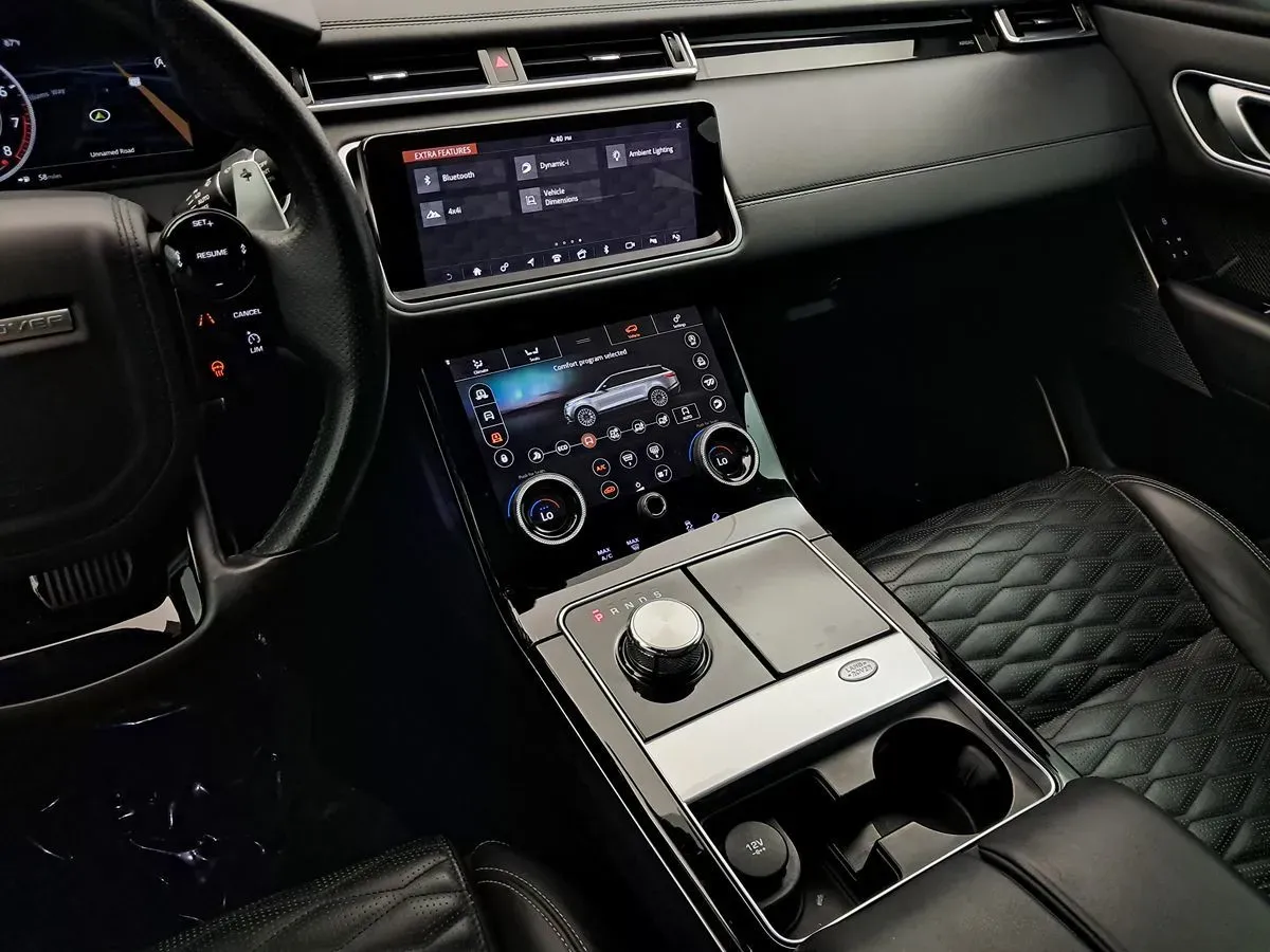 Land Rover Range Rover Velar photo 8