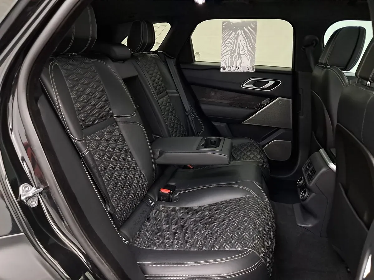 Land Rover Range Rover Velar photo 35