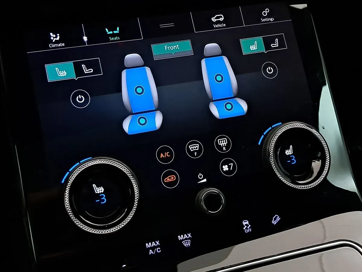 Land Rover Range Rover Velar photo 26
