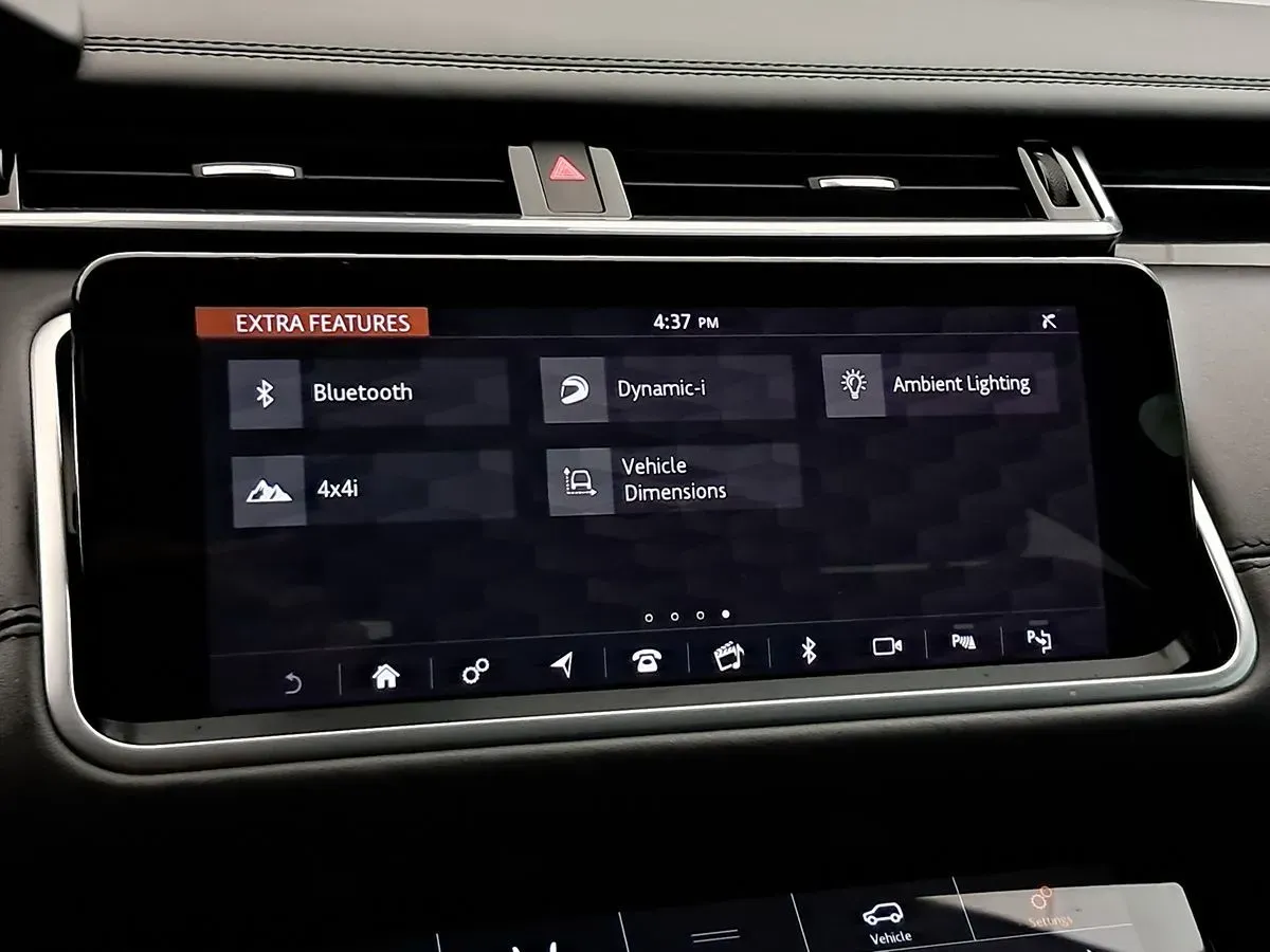 Land Rover Range Rover Velar photo 24