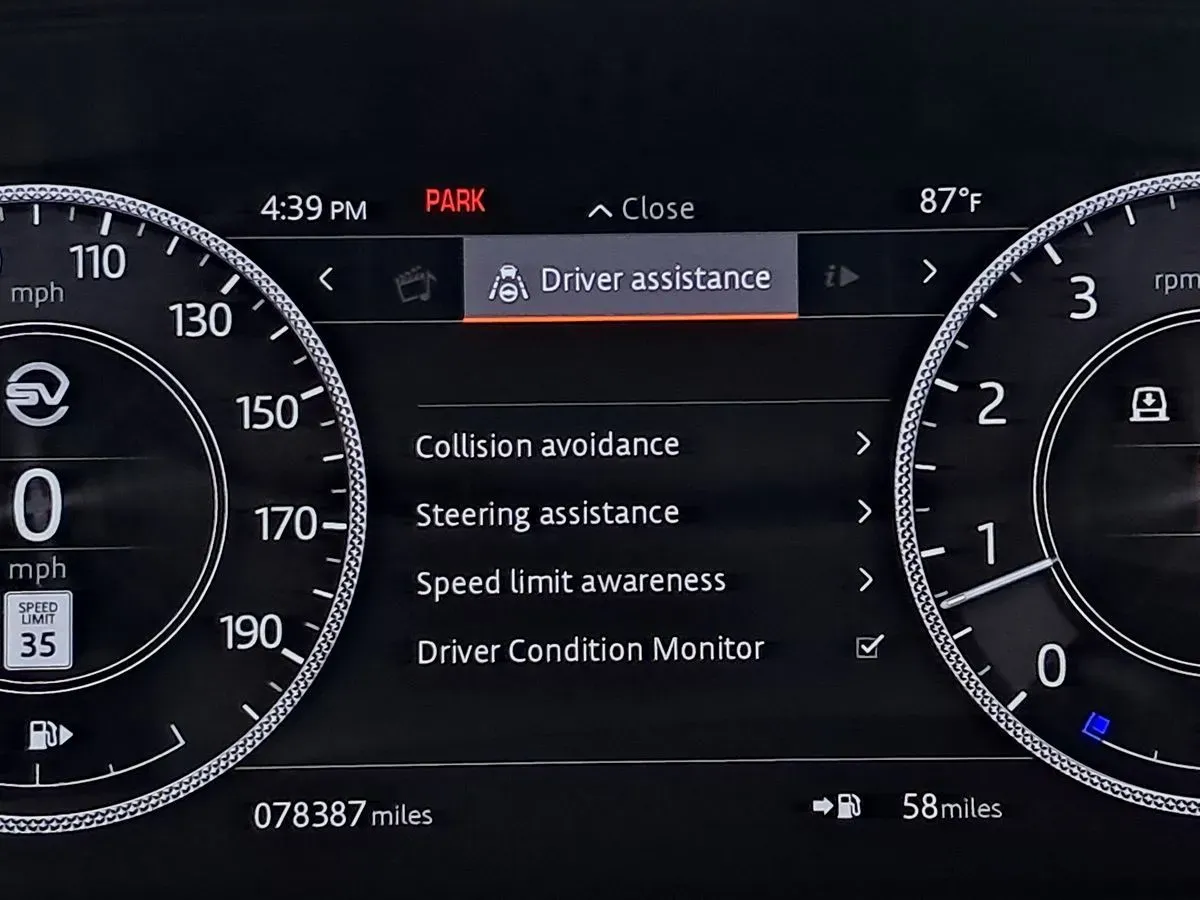 Land Rover Range Rover Velar photo 11