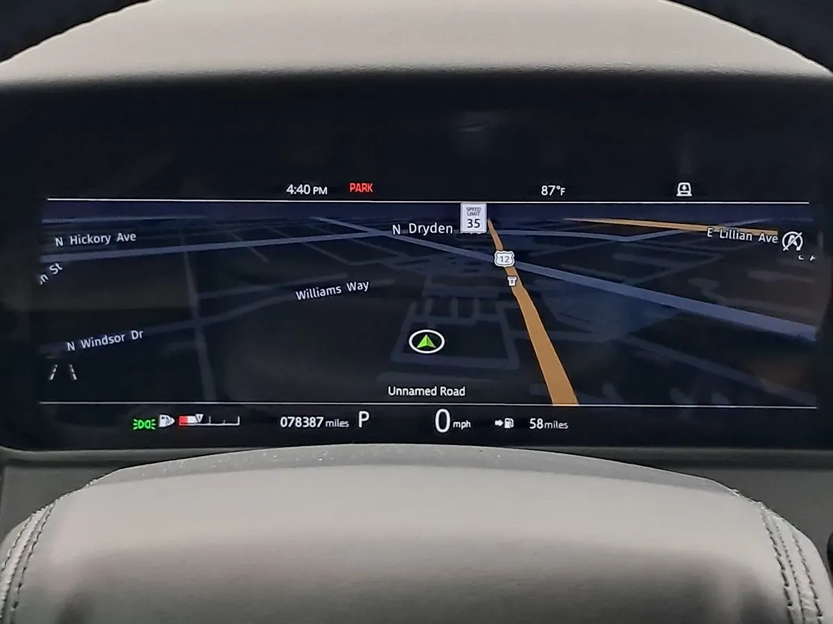 Land Rover Range Rover Velar photo 9