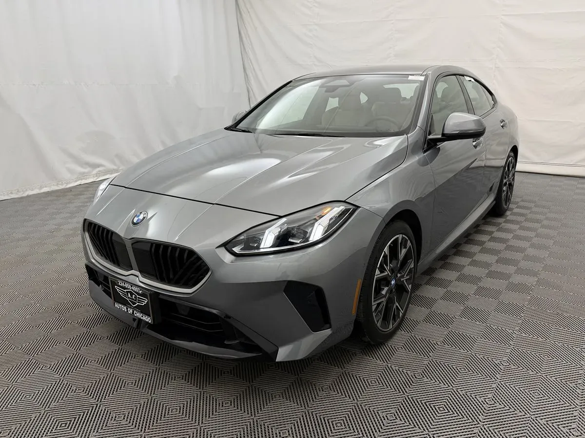 BMW 2 Series photo 2