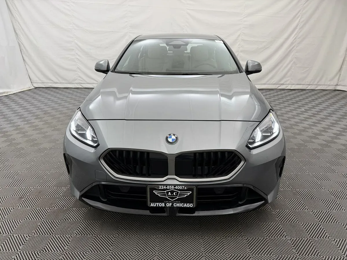 BMW 2 Series photo 3