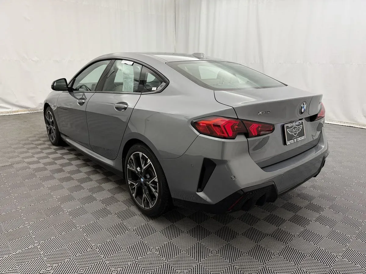 BMW 2 Series photo 6