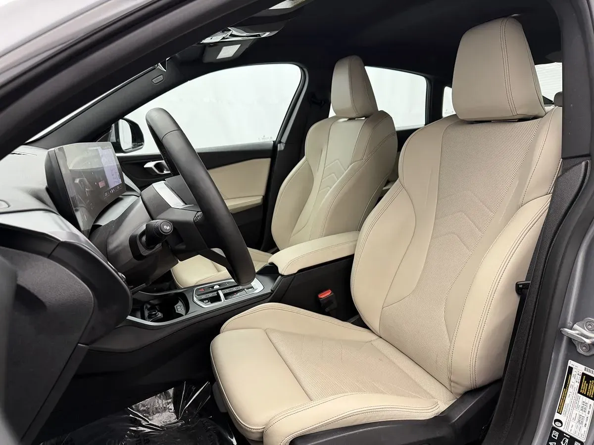 BMW 2 Series photo 8