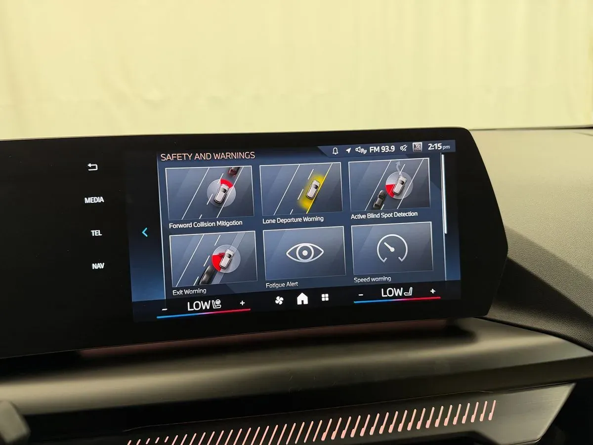 BMW 2 Series photo 17