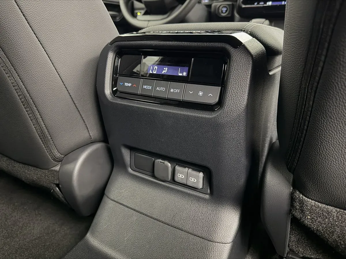 Toyota Land Cruiser photo 26