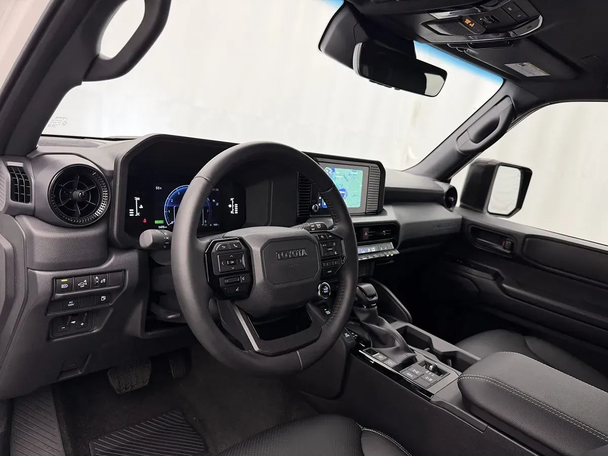 Toyota Land Cruiser photo 11