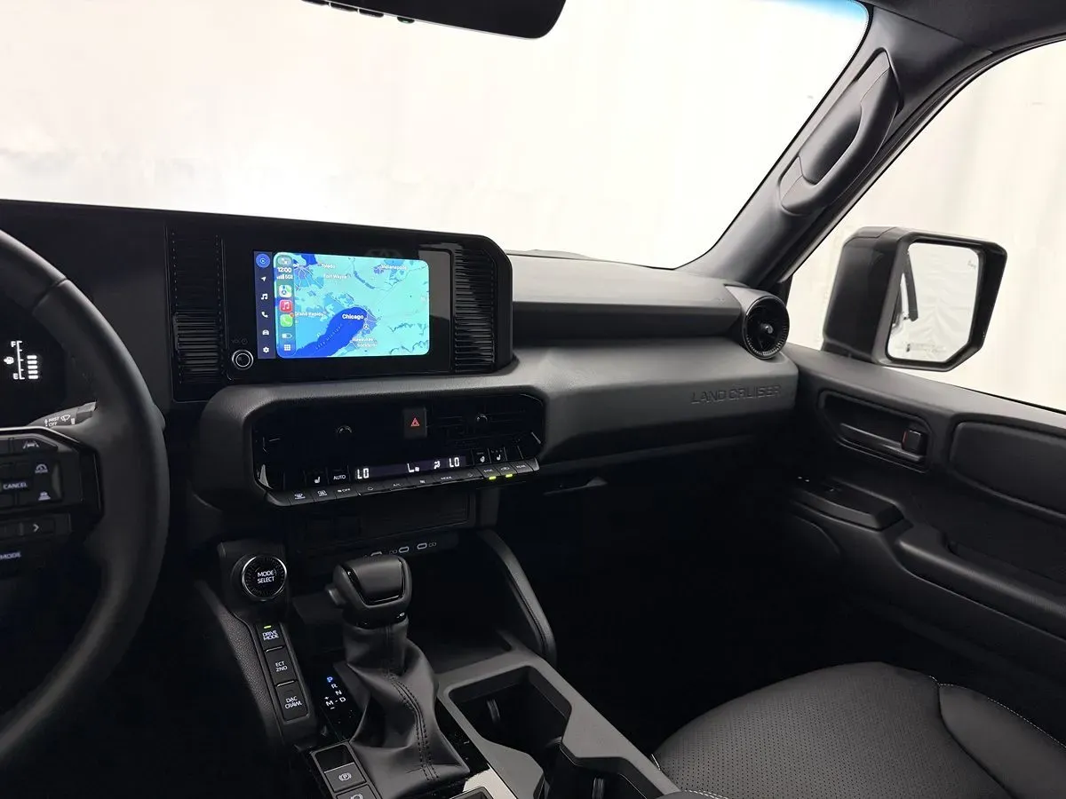 Toyota Land Cruiser photo 18