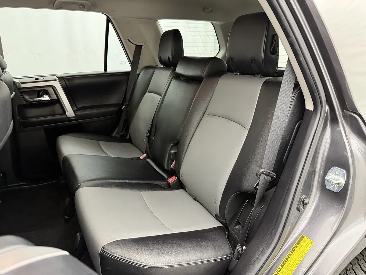 Toyota 4Runner photo 24