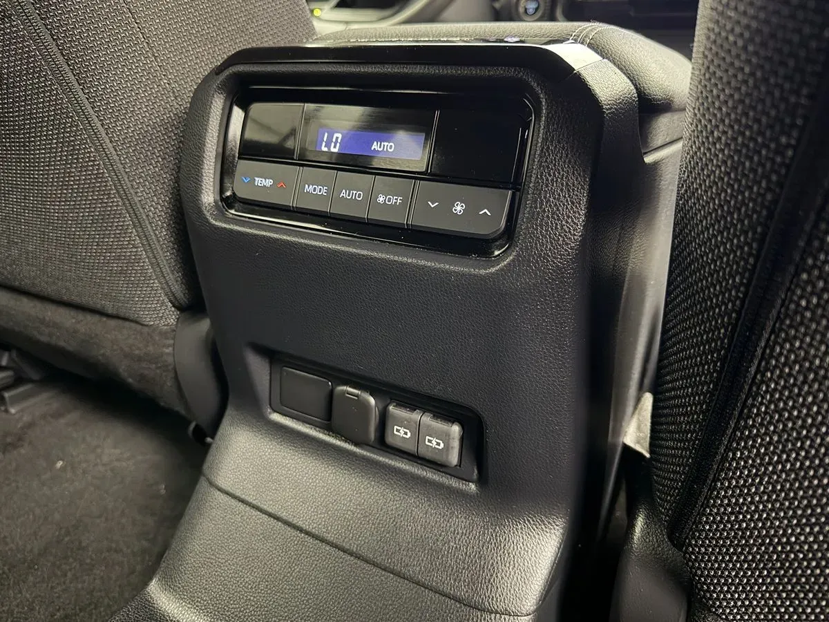 Toyota Land Cruiser photo 25