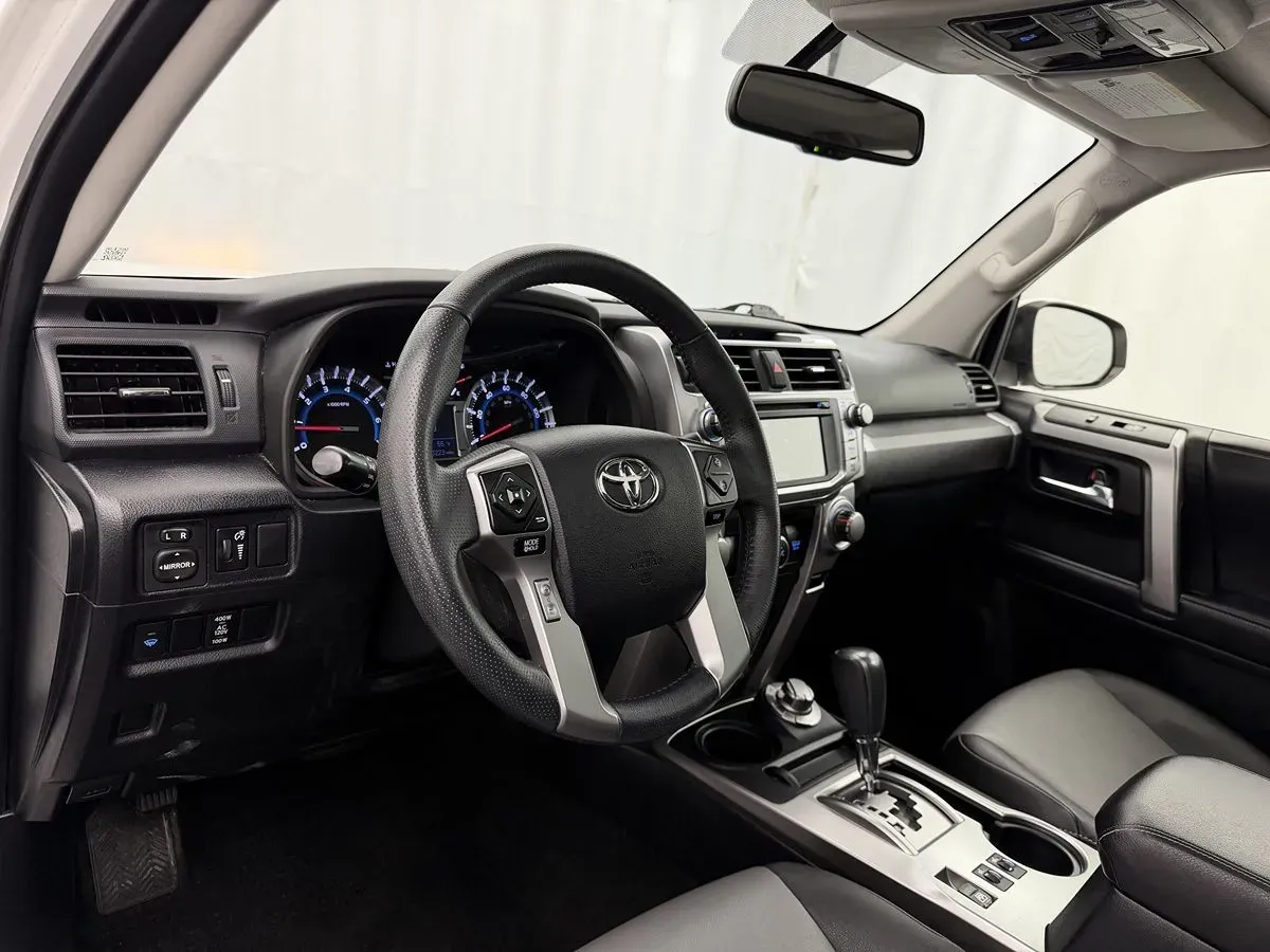 Toyota 4Runner photo 8