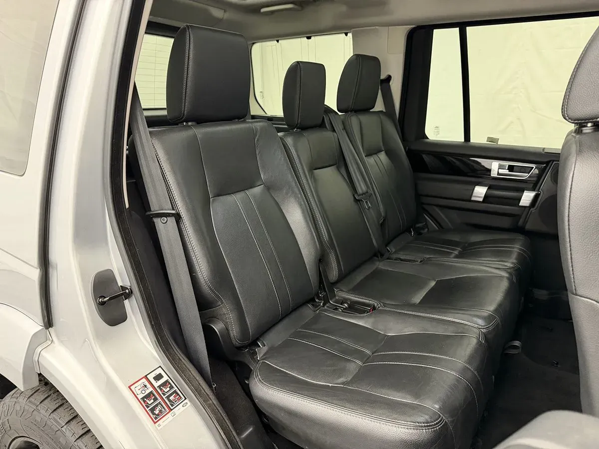 Land Rover LR4 photo 31