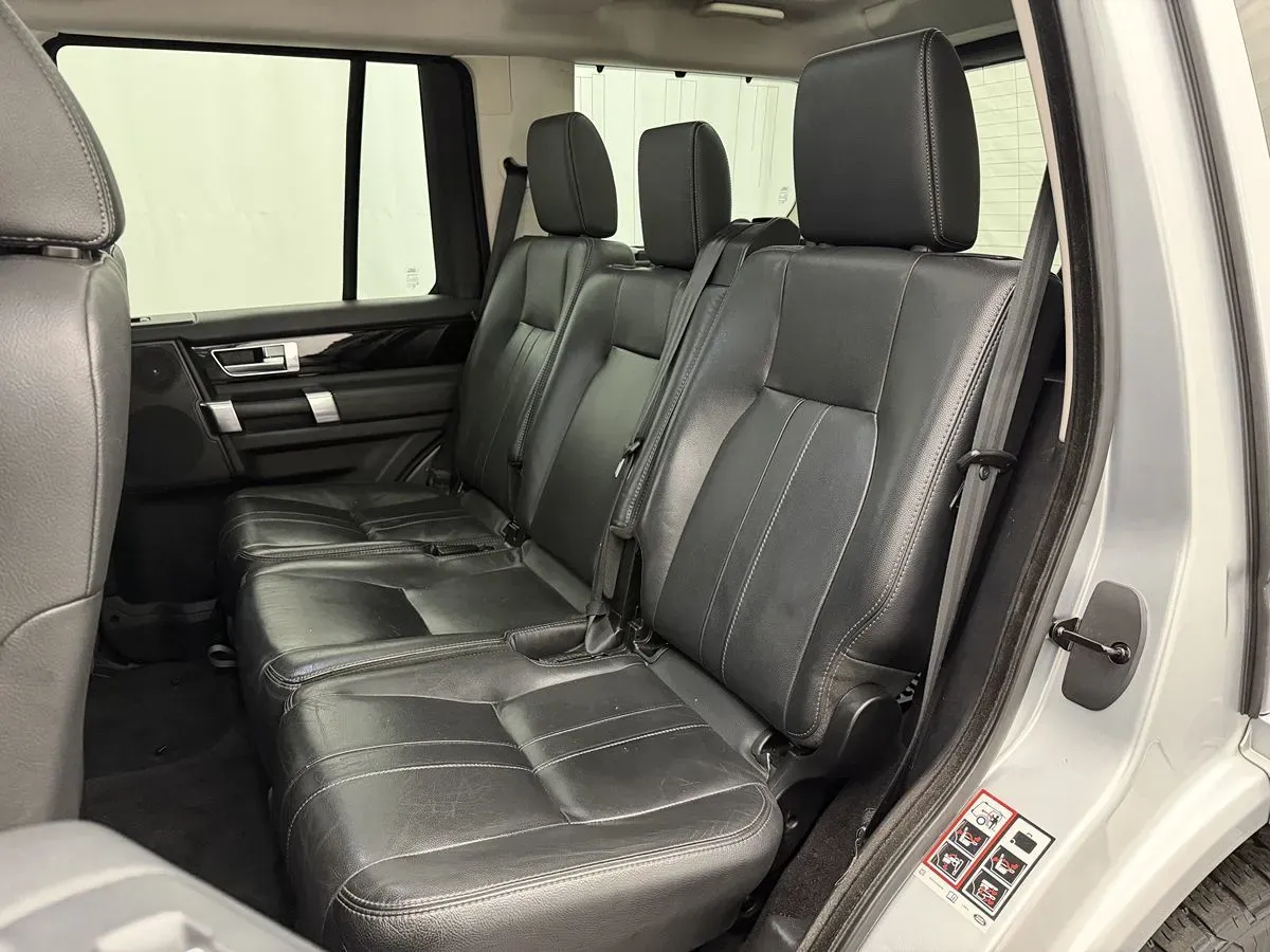 Land Rover LR4 photo 29