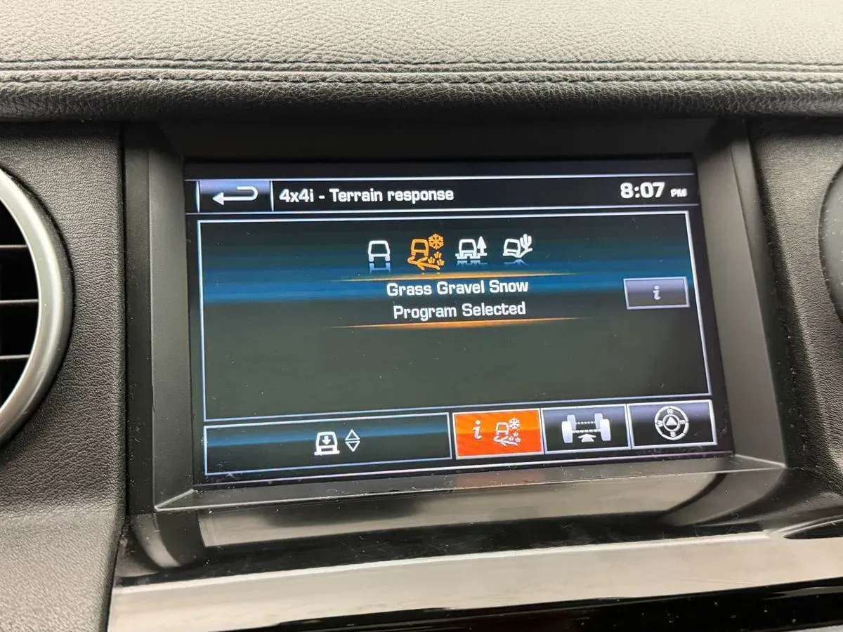 Land Rover LR4 photo 22