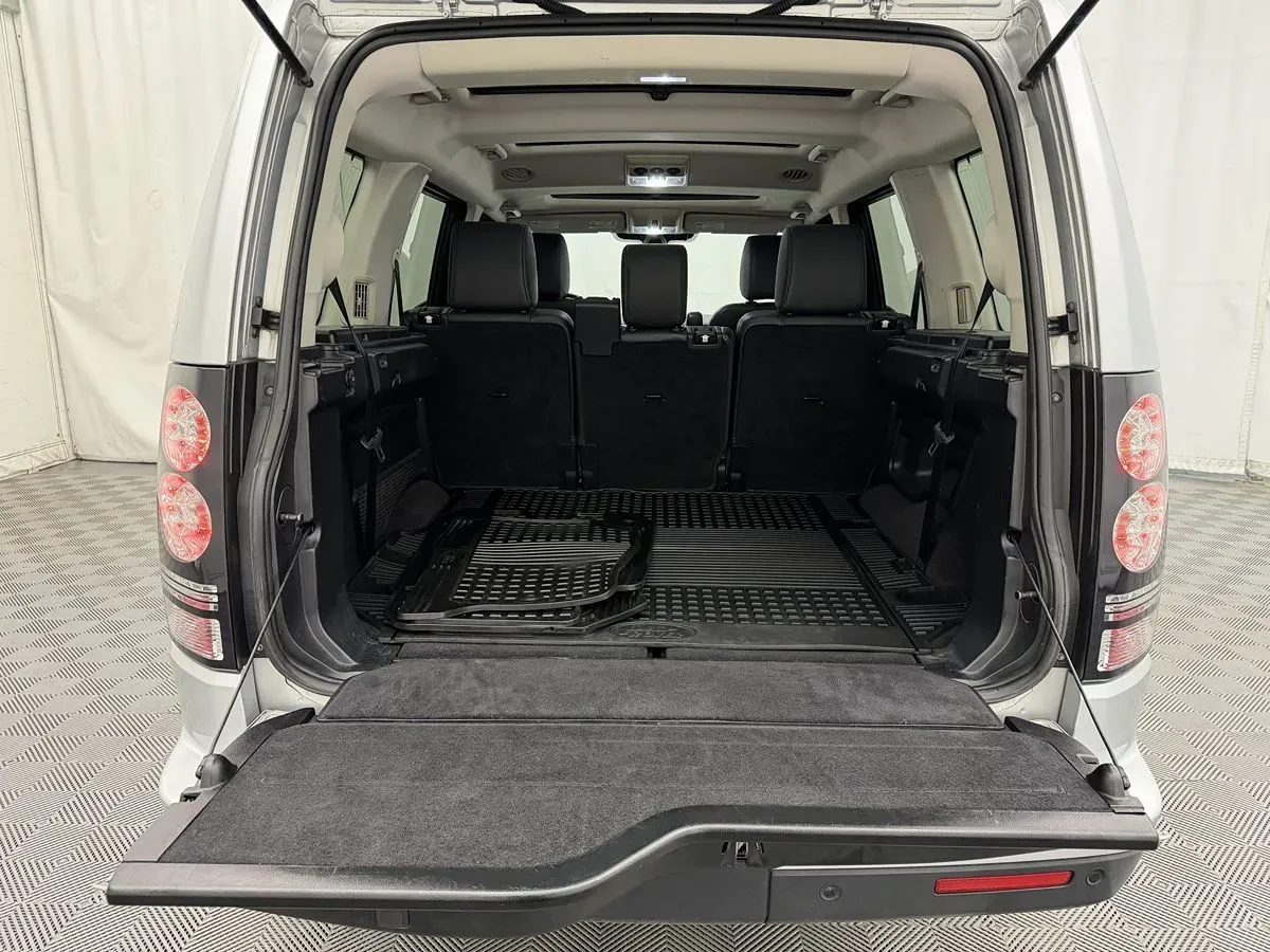 Land Rover LR4 photo 33