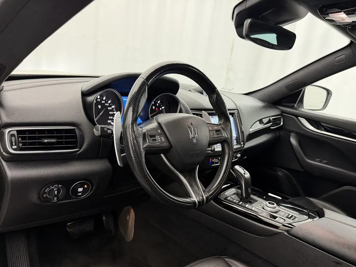 Maserati Levante photo 6