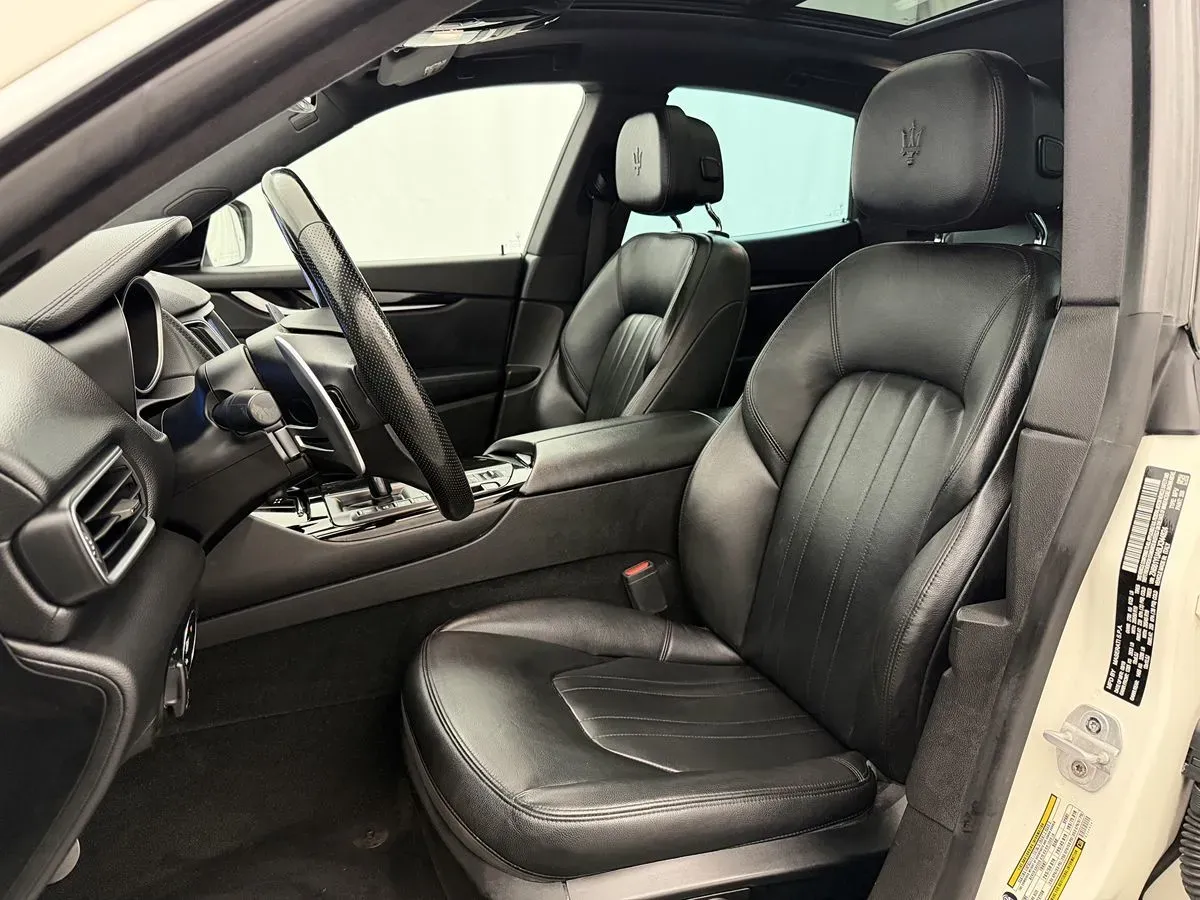 Maserati Levante photo 8