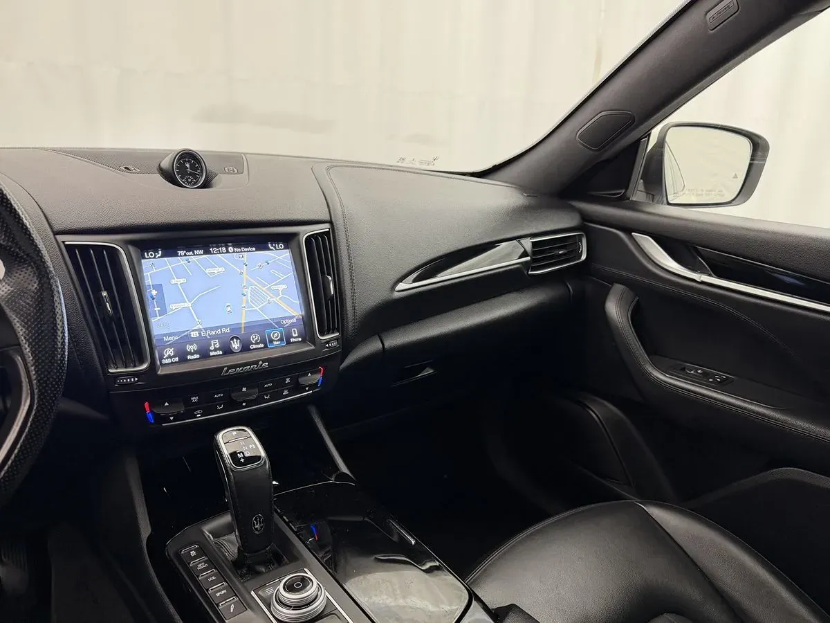 Maserati Levante photo 15
