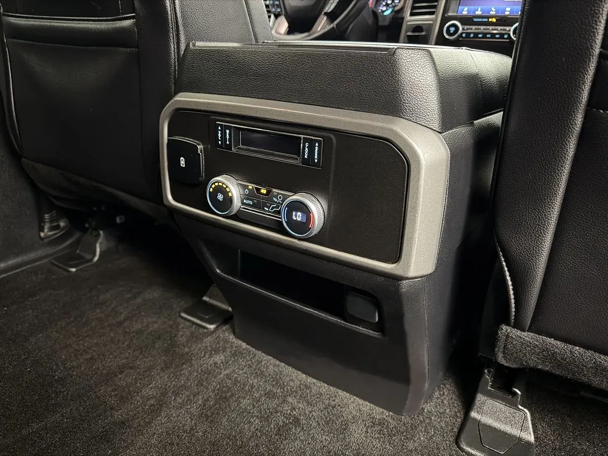 Ford Expedition photo 19