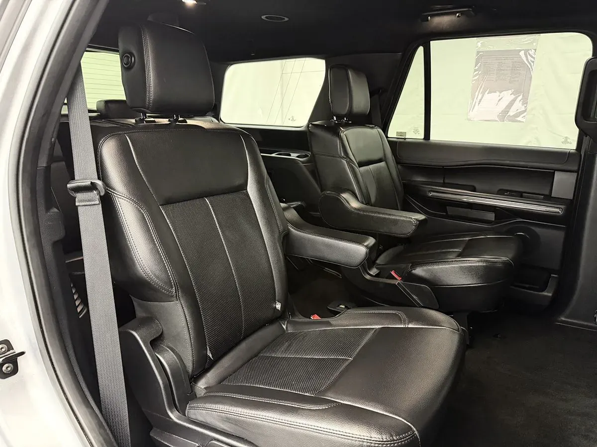 Ford Expedition photo 20