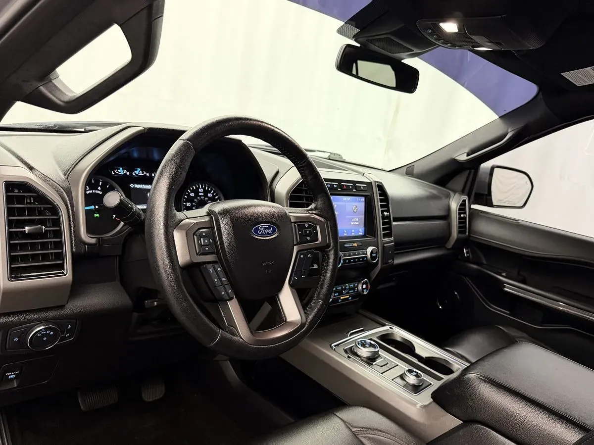 Ford Expedition photo 8