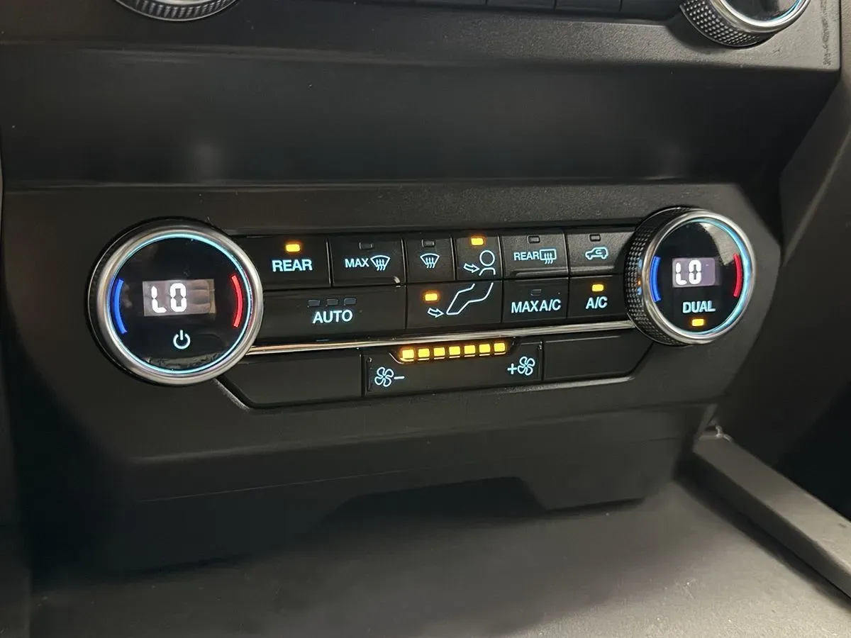 Ford Expedition photo 17