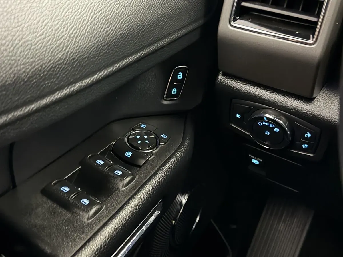 Ford Expedition photo 11