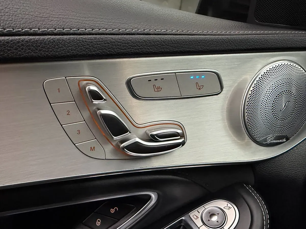 Mercedes-Benz C-Class photo 17