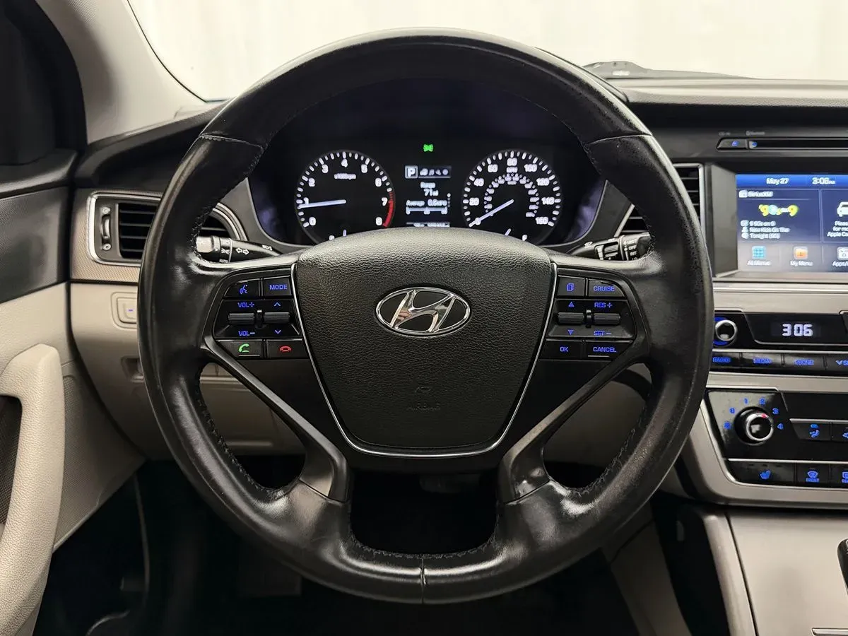 Hyundai Sonata photo 9