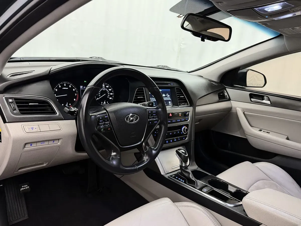 Hyundai Sonata photo 6