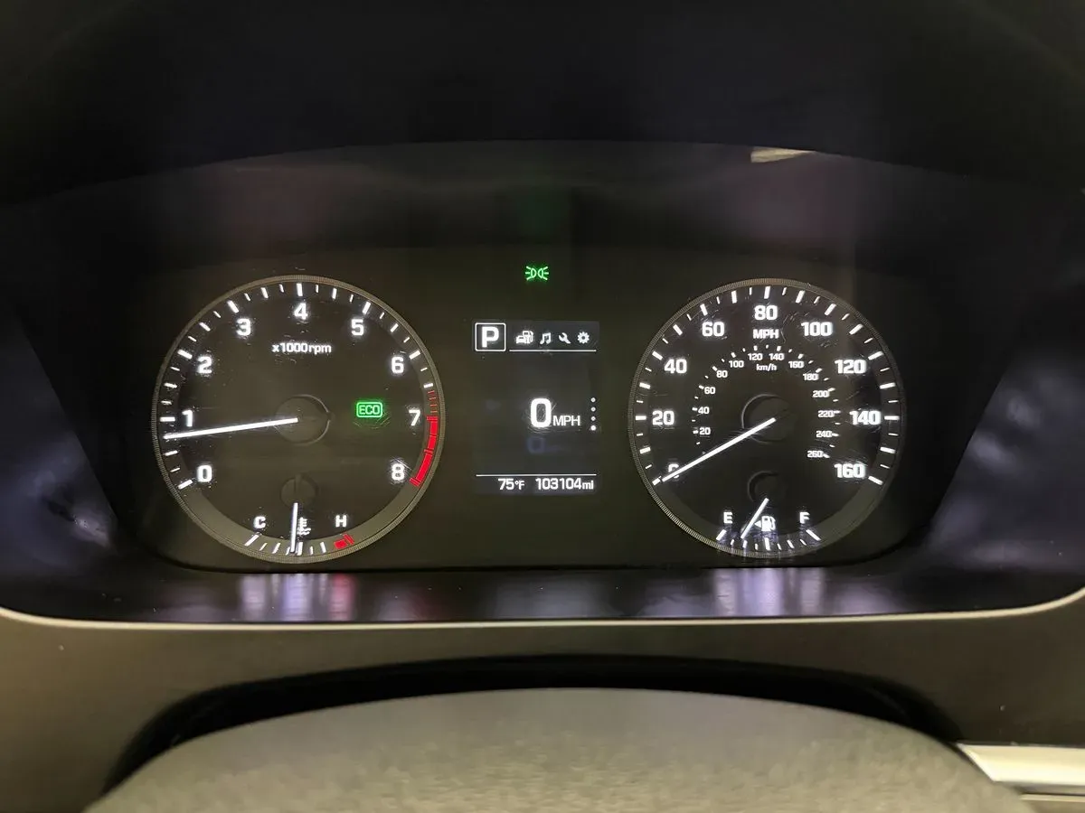 Hyundai Sonata photo 10