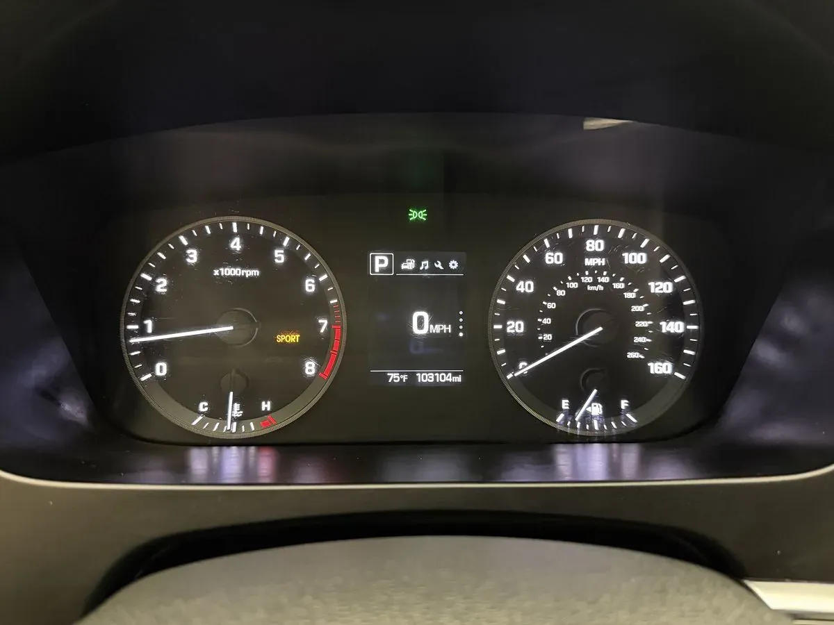 Hyundai Sonata photo 11