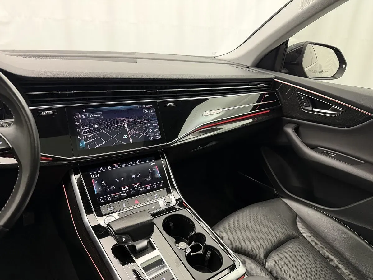 Audi Q8 photo 18