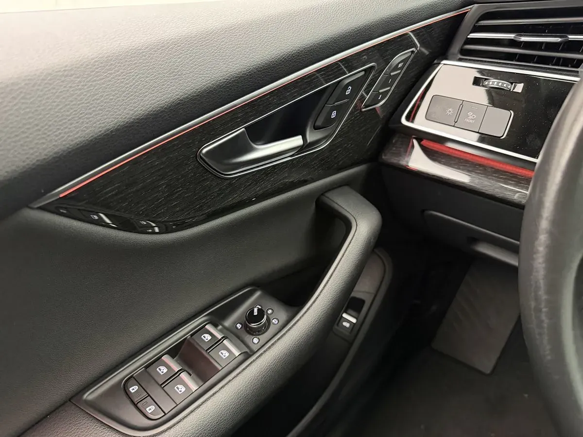 Audi Q8 photo 15