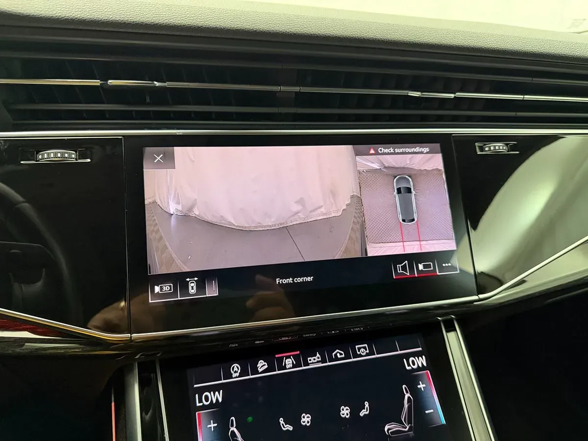 Audi Q8 photo 24