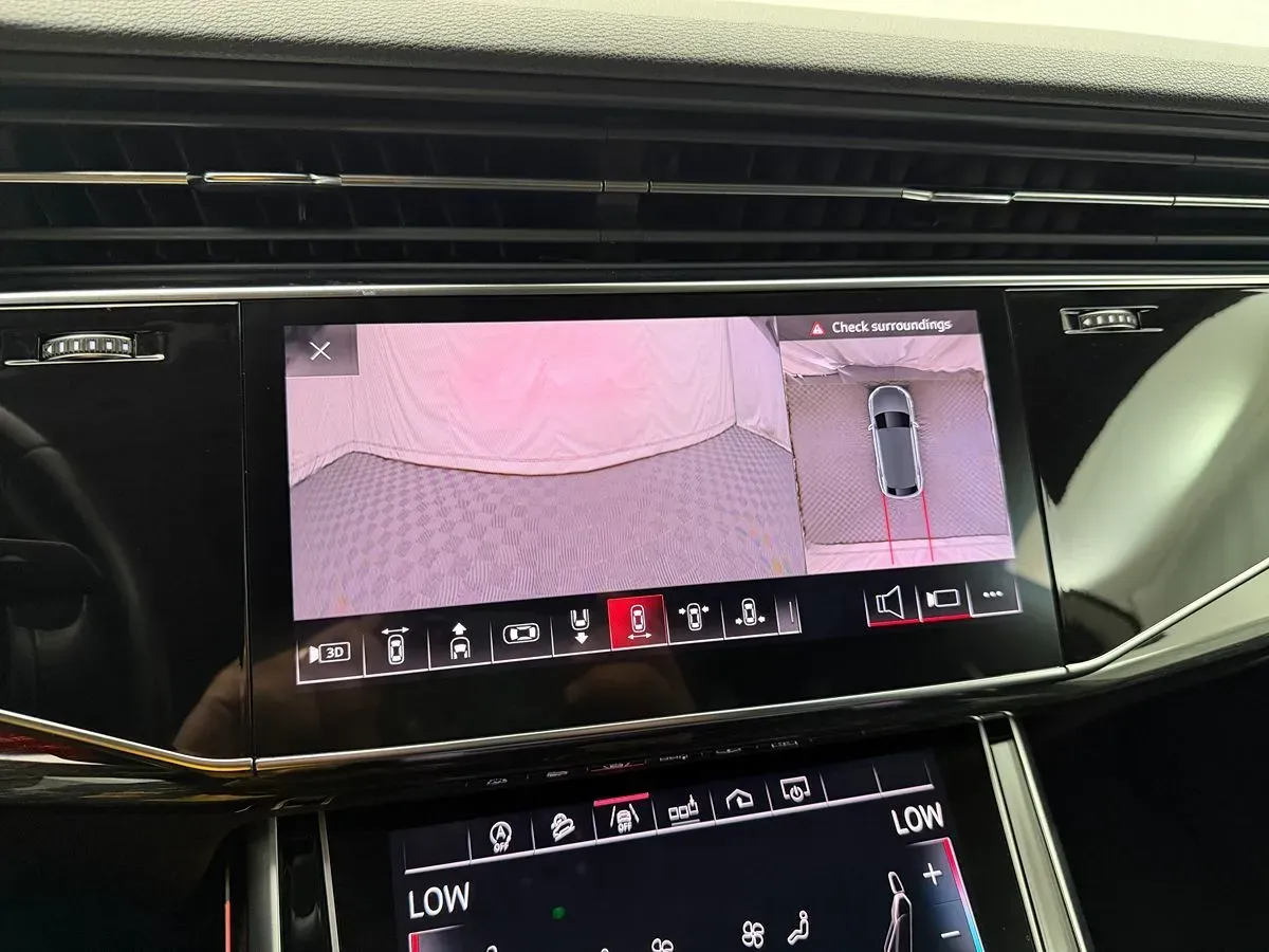 Audi Q8 photo 27