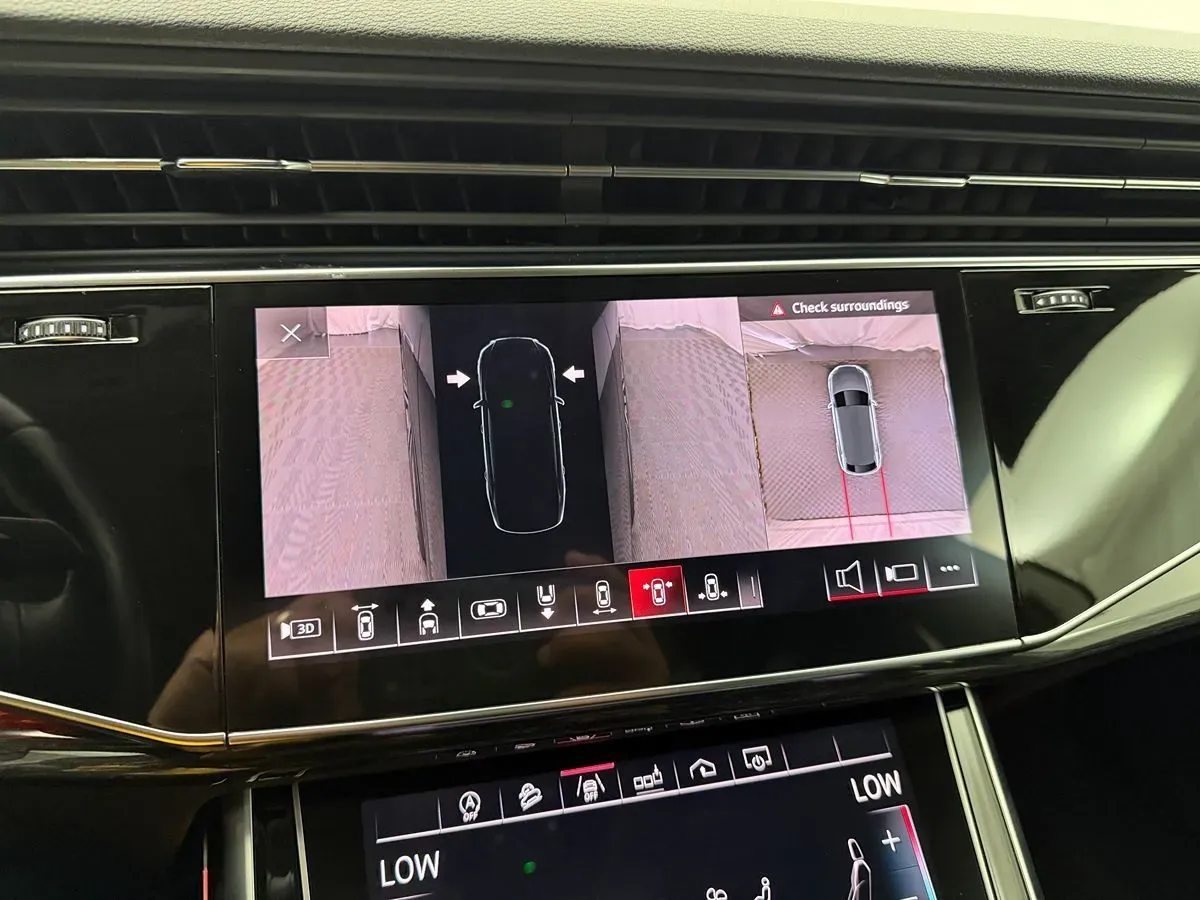 Audi Q8 photo 28