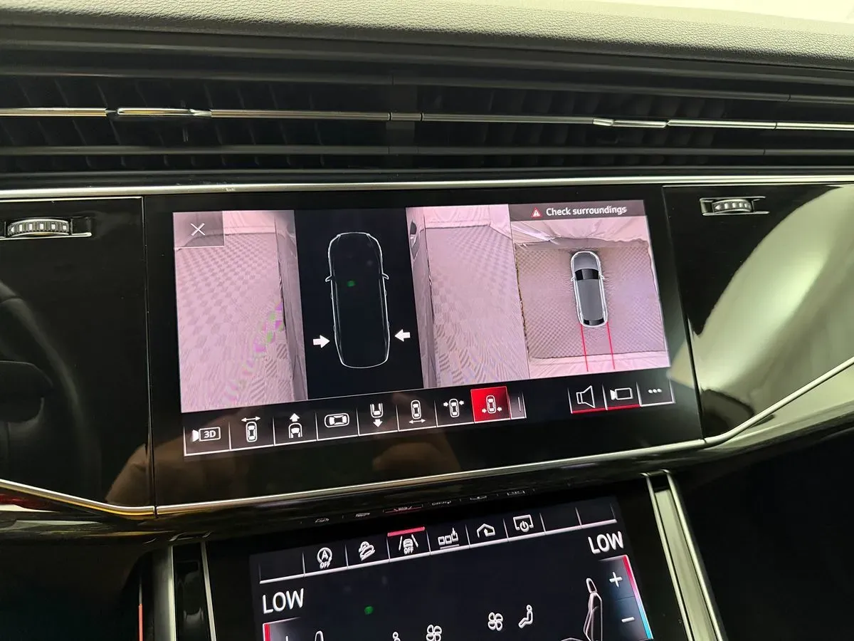 Audi Q8 photo 29