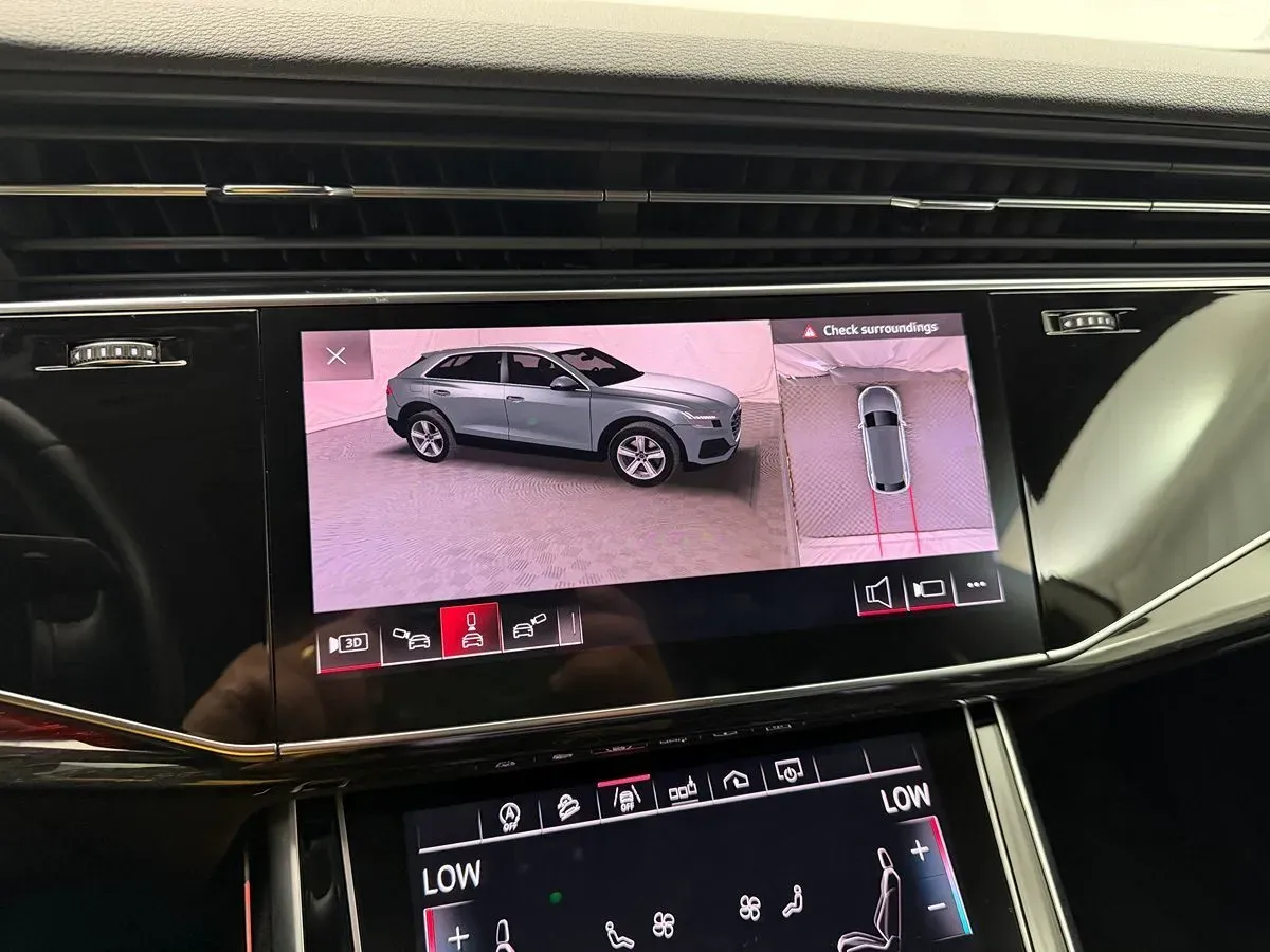 Audi Q8 photo 32