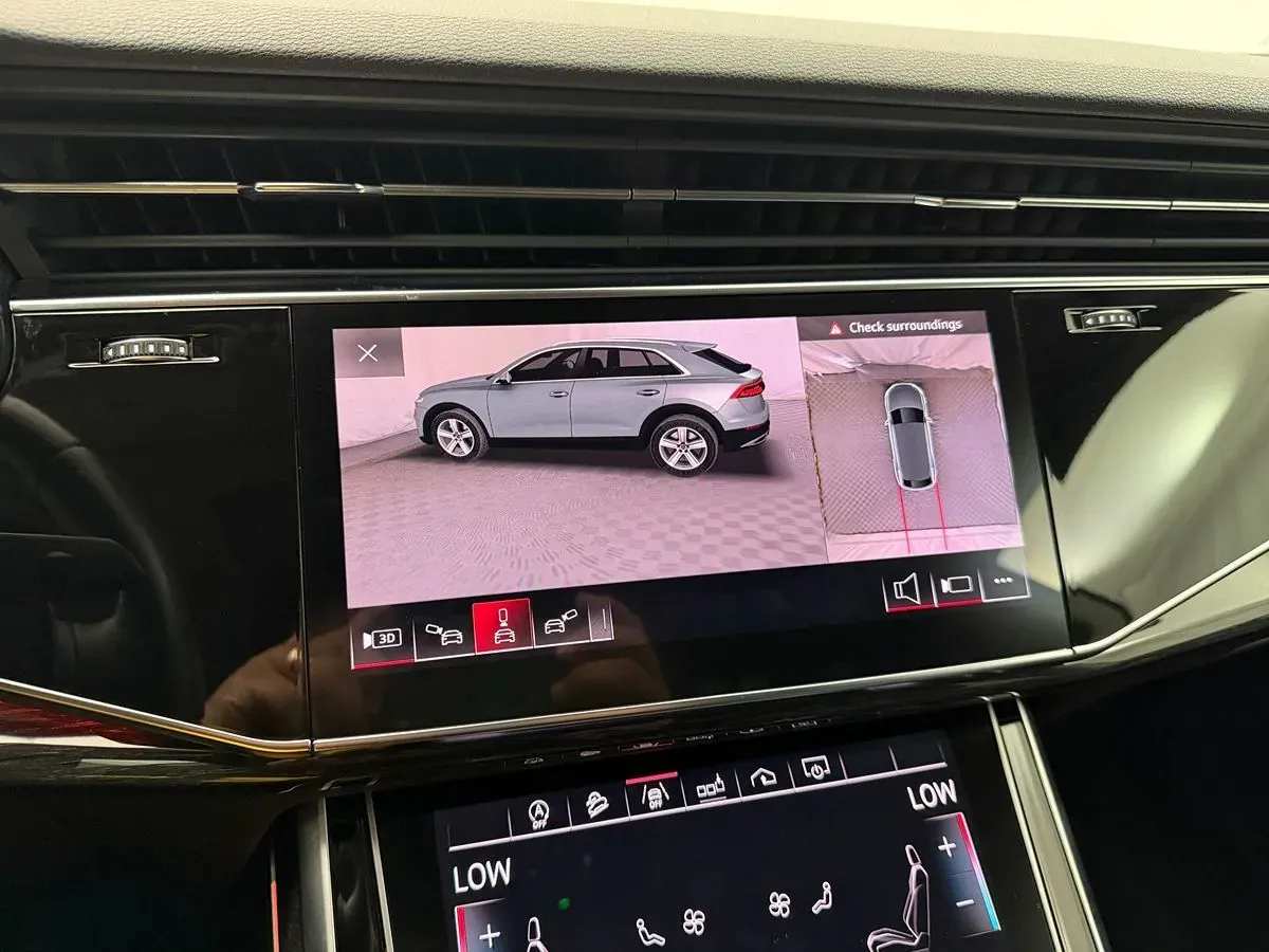 Audi Q8 photo 33