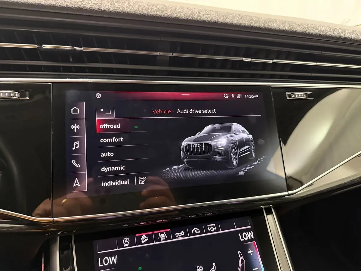 Audi Q8 photo 36