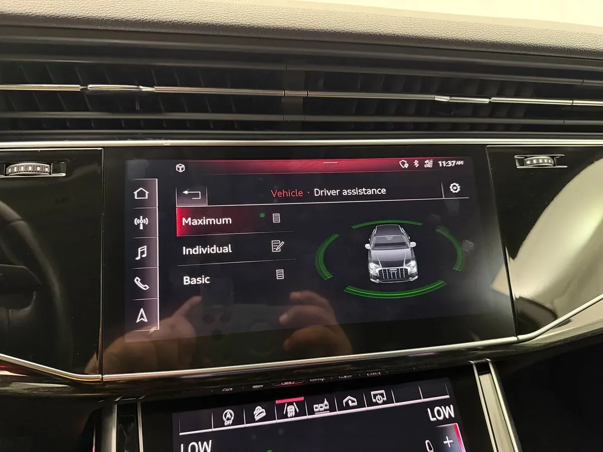Audi Q8 photo 19