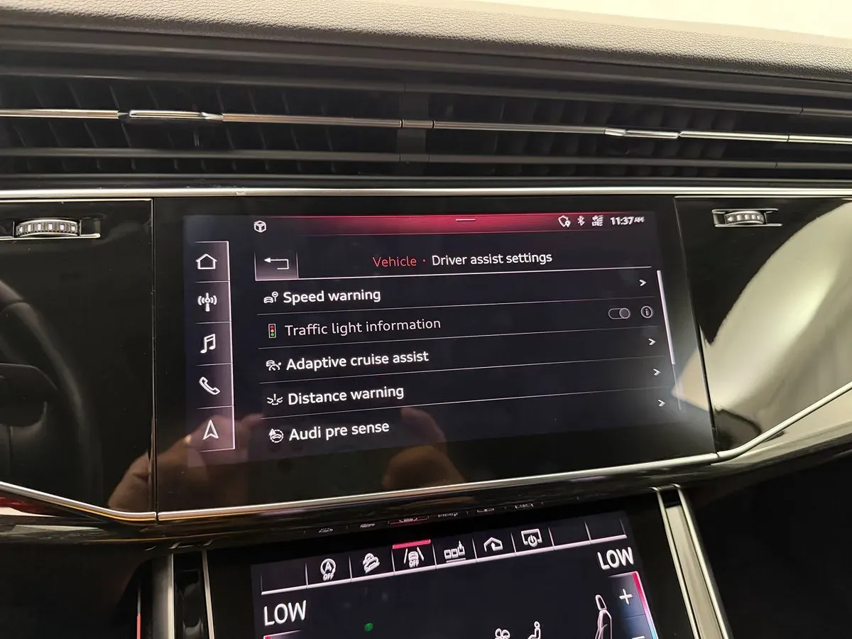 Audi Q8 photo 20